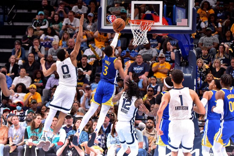 Playoffs NBA: Warriors e Bucks confirmam favoritismo e vencem a 1ª em suas séries Playoffs NBA: Warriors e Bucks confirmam favoritismo e vencem a 1ª em suas séries