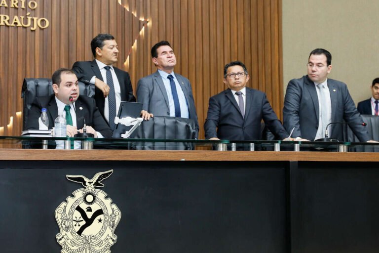 A Assembleia Legislativa do Amazonas (Aleam) aprovou, nesta quarta-feira (22), o Projeto de Lei (PL) n.º 267, que proíbe a instalação de aparelhos do Sistema de Medição Centralizada (SMC), os chamados medidores aéreos, por concessionárias de água e energia elétrica que operam no estado