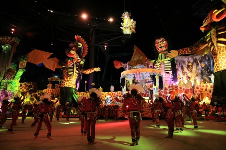 55º Festival Folclórico de Parintins começa com muita emoção