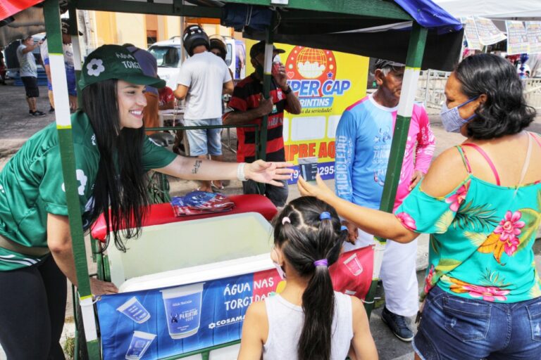 Cosama e tricicleiros de Parintins iniciam distribuição gratuita de água à população