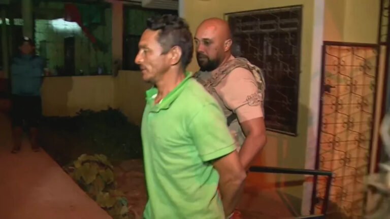 A família do suspeito de envolvimento no sumiço do indigenista Bruno Araújo Pereira e do jornalista inglês Dom Phillips, Amarildo da Costa de Oliveira, afirma que ele é inocente. O "Pelado", como é conhecido, está em prisão provisória por trinta-dias, a contar dessa quinta-feira (9)