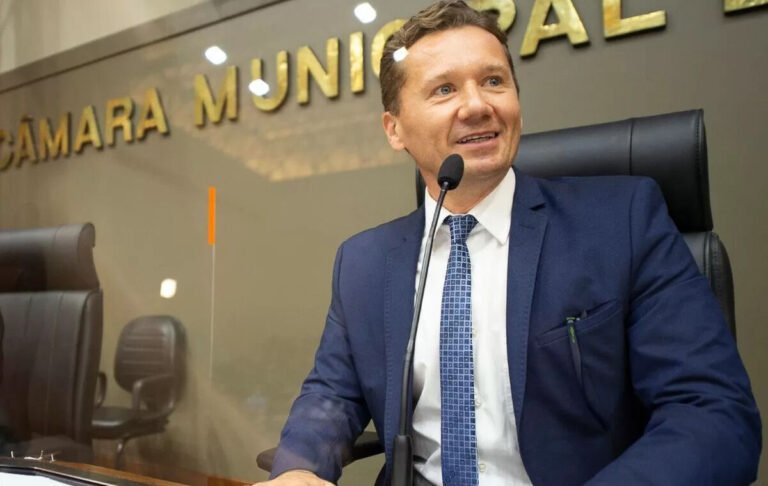 O vereador portoalegrense Mauro Zacher (PDT), de 46 anos, morreu neste domingo (26) após sofrer um mal súbito quando participava de uma prova de natação em Fortaleza (CE)