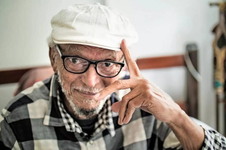 O cantor e compositor Paulo Diniz morreu nesta quarta-feira (22), aos 82 anos, em sua casa no Recife (PE). Segundo o perfil oficial do artista, ele faleceu de causas naturais. "Com imenso pesar, confirmamos a morte do cantor e compositor Paulo Diniz