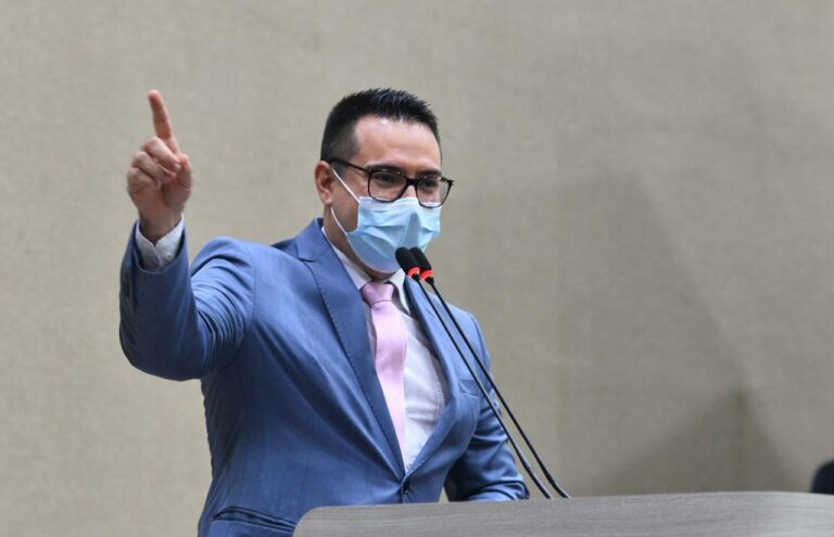 O vereador Rodrigo Guedes (PSC) requisitou nesta segunda-feira (6) urgência na análise do requerimento que solicita explicações sobre o pedido de autorização, enviado pela Prefeitura de Manaus, de empréstimo de R$ 100 milhões à Câmara Municipal de Manaus (CMM)