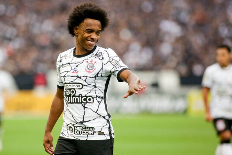 Titular da terceira pior ofensiva neste Brasileirão, com 10,2 finalizações por jogo, o Corinthians aposta no retorno do meia-atacante Willian — liberado pelo departamento médico após tratar de entorse no tornozelo direito — como solução para o problema coletivo do ataque