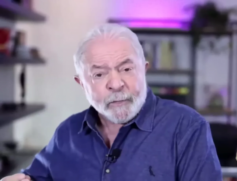 Lula diz que PT “tem que pedir desculpas ao povo por ter errado”