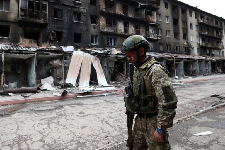 Ucrânia: Rússia bombardeia porto de Odessa, um dia após acordo de grãos