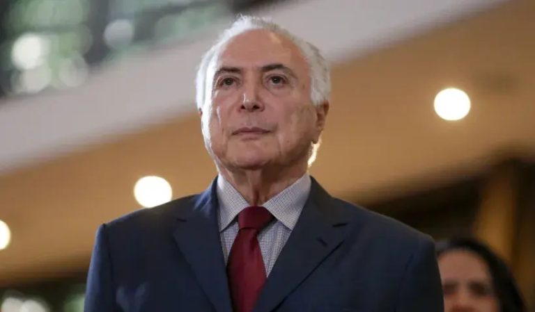 Temer chama Dilma de "honestíssima" e defende impeachment em entrevista