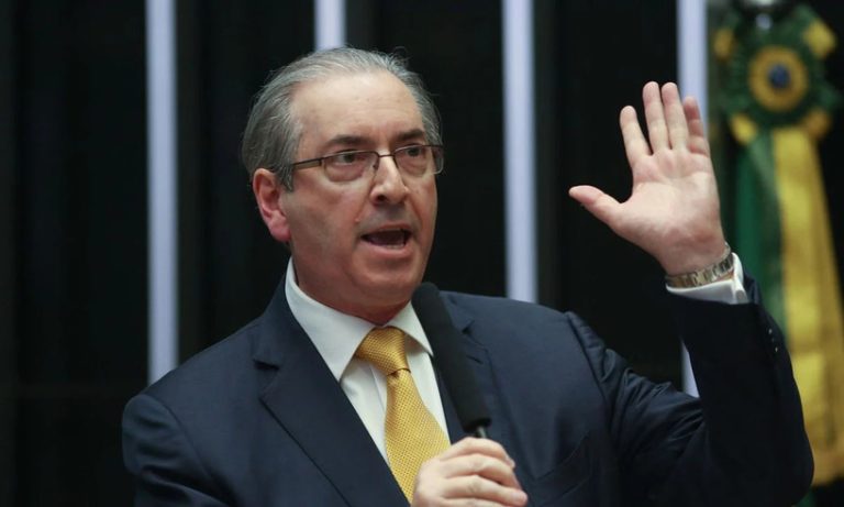 O desembargador do Tribunal Regional Federal da 1ª Região (TRF-1) Carlos Augusto Pires Brandão suspendeu parte dos efeitos de resolução da Câmara dos Deputados que cassou o ex-presidente da Casa Eduardo Cunha