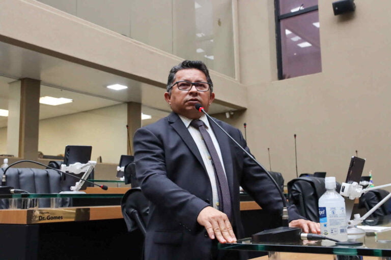 O deputado Sinésio Campos (PT) afirmou hoje (5) que os empresários de transporte intermunicipal pretendem aumentar o valor das passagens e que já se reuniram com o governador do Amazonas, Wilson Lima (UB), para tentar definir o reajuste