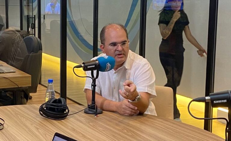 O deputado estadual e pré-candidato ao governo do Amazonas Ricardo Nicolau (Solidariedade) afirmou, em entrevista ao programa Meio Dia com Jefferson Coronel, que não será candidato a vice pelo cargo, apesar da sondagem dos partidos políticos em torno de seu nome