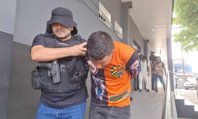Polícia Civil apresenta homem que matou segurança de padaria em abril