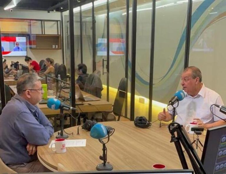 O candidato à reeleição ao Senado Omar Aziz (PSD-AM) desafiou o vice-presidente Hamilton Mourão a "comer a boina" por não ter cumprido a promessa de finalizar as obras da BR-319 (Manaus-Porto Velho)
