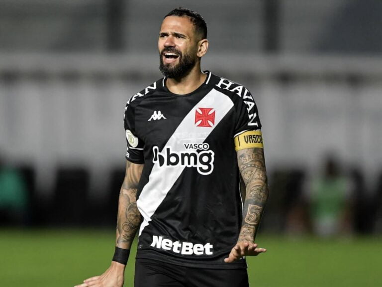 Zagueiro Leandro Castán anuncia aposentadoria dos gramados
