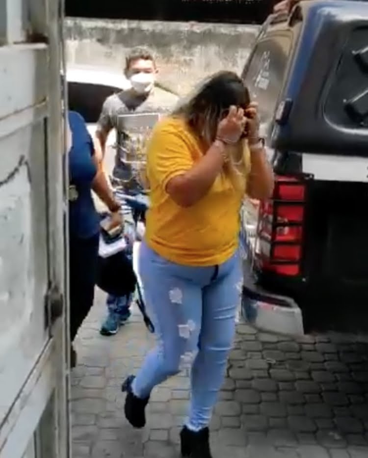 Mulher é presa por furtar R$ 74 mil de empresa de papelaria em Manaus