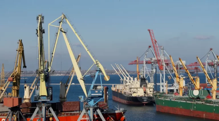 Ucrânia detém navio russo carregado com grãos em porto do Mar Negro