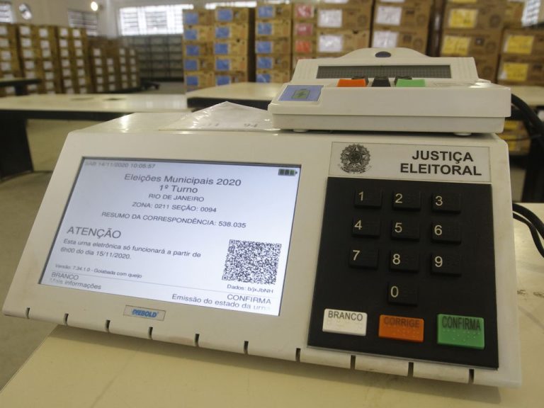 TSE autoriza 9 militares em inspeção das urnas eletrônicas