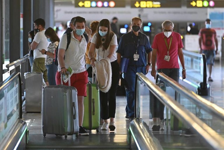 Anvisa aprova fim do uso de máscaras em aeroportos