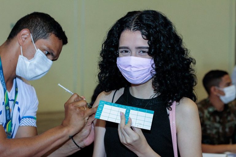 Procura por vacina contra covid tem queda de 65% em Manaus