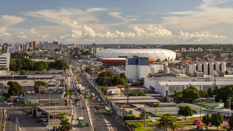 Avenida Constantino Nery abriga as principais arenas esportivas manauenses