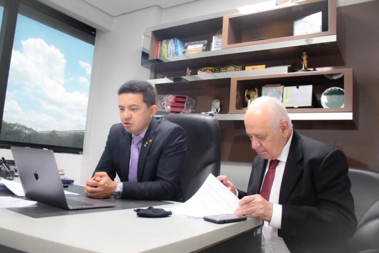 A Comissão de Constituição e Justiça (CCJ) da Assembleia Legislativa Amazonas (Aleam) aprovou, em reunião nesta terça-feira (9), o projeto do governo do estado que autoriza o pagamento do Fundo de Manutenção e Desenvolvimento do Ensino Fundamental e de Valorização do Magistério (Fundef) a professores que lecionaram no período de 1998 a 2007