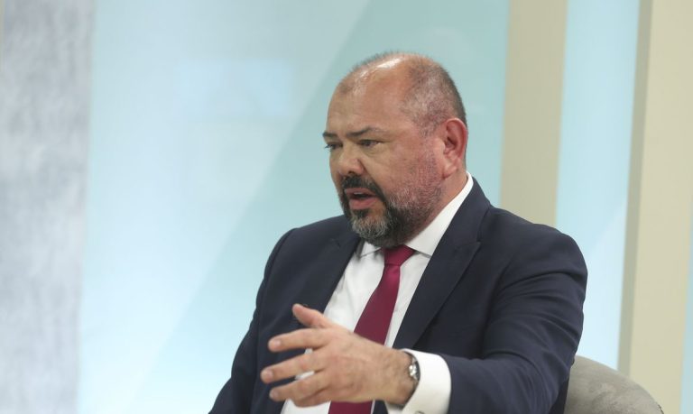 Caminhoneiros começam a receber benefício emergencial nesta terça