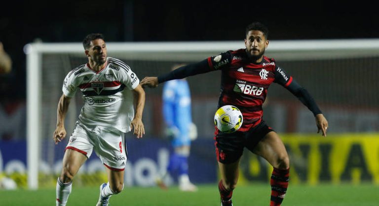 Flamengo vence São Paulo pelo Brasileirão