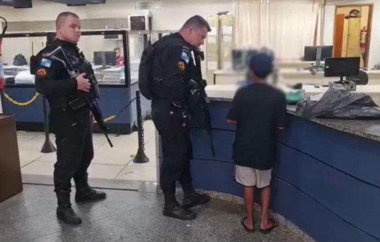 Menino de 12 anos que comandava ponto de drogas é apreendido