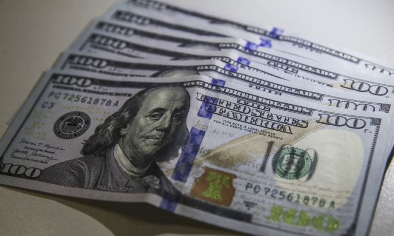 Economia: dólar fecha estável e bolsa cai 0,91% em dia de volatilidade