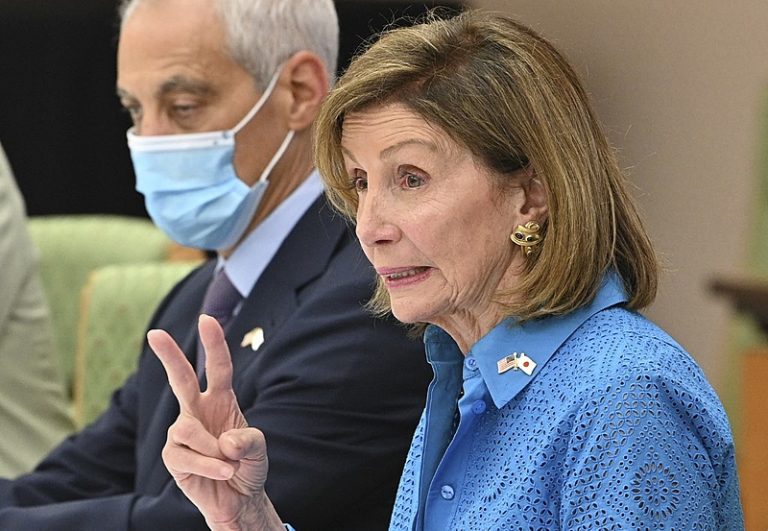 China impõe sanções a Pelosi e suspende acordos com EUA