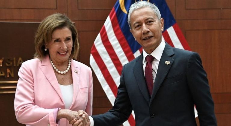 Visita de oficial do governo dos EUA a Taiwan gera crise militar com a China
