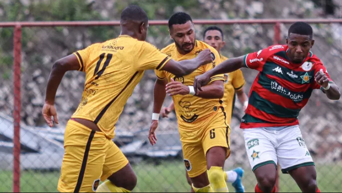 Amazonas F.C vence e fica a uma vitória do acesso