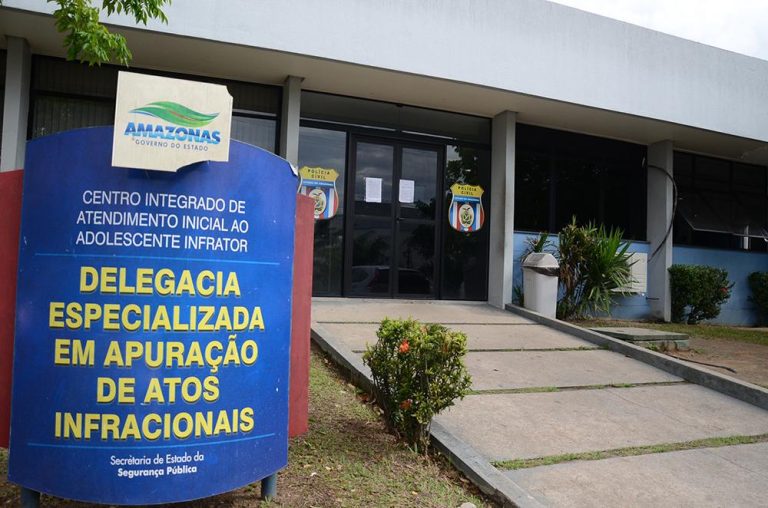 Dupla assalta ônibus alternativo no Jorge Texeira