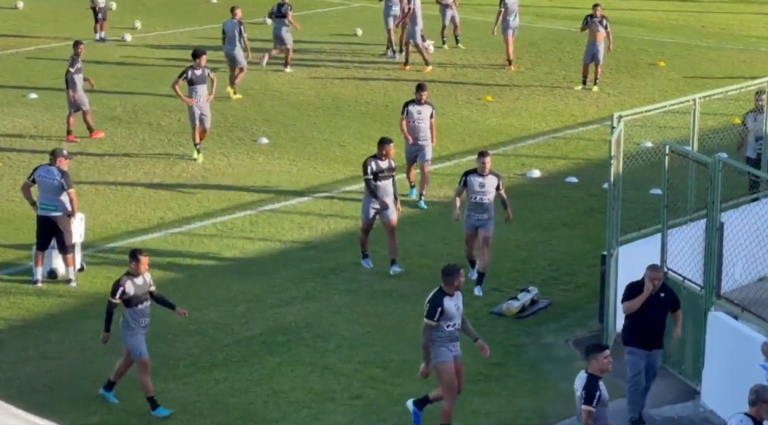 Treino do Ceará é interrompido após rojão ser arremessado no CT