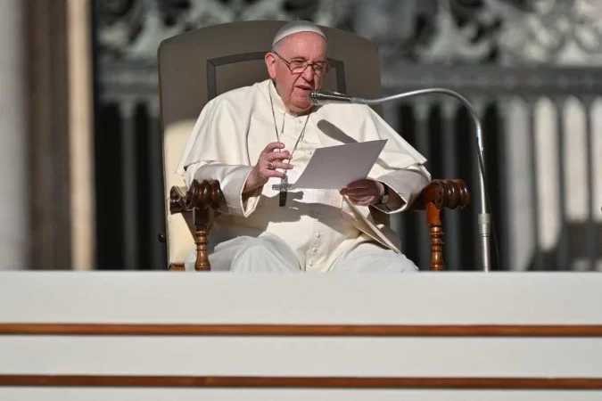 Papa Francisco denuncia “cadáveres torturados” encontrados na Ucrânia