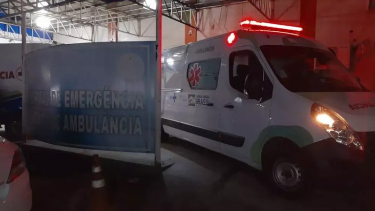 Uma criança de 3 anos atirou acidentalmente na cabeça do irmão gêmeo depois de encontrar uma pistola do pai nessa quinta-feira (22)