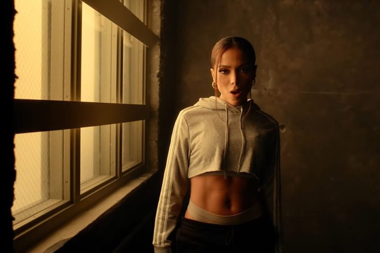 Anitta é indicada ao Grammy Latino com a música "Envolver"