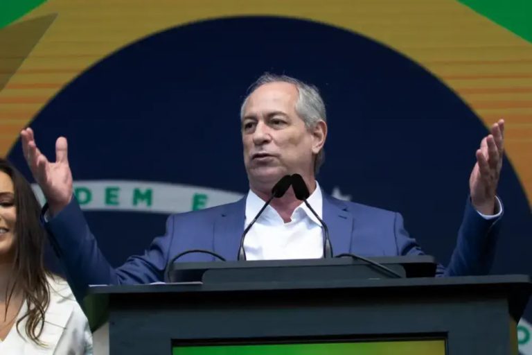 O ex-ministro Ciro Gomes (PDT) anunciou em pronunciamento nesta segunda-feira (26) que não vai desistir de sua candidatura à Presidência da República