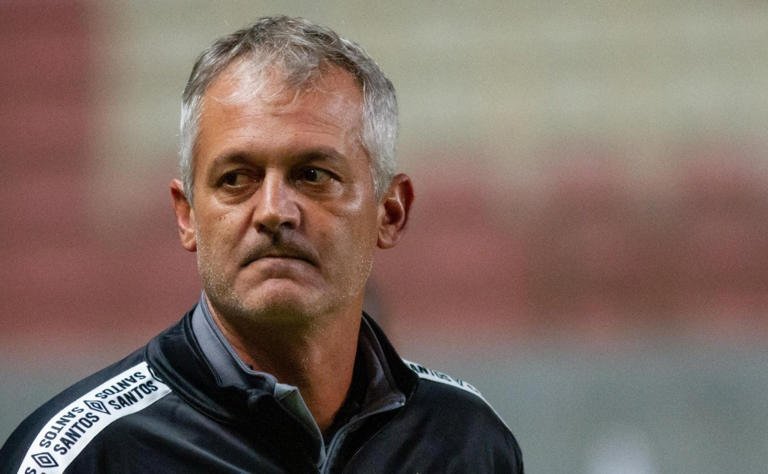 Santos demite Lisca e torcedores do Sport/PE fazem a festa