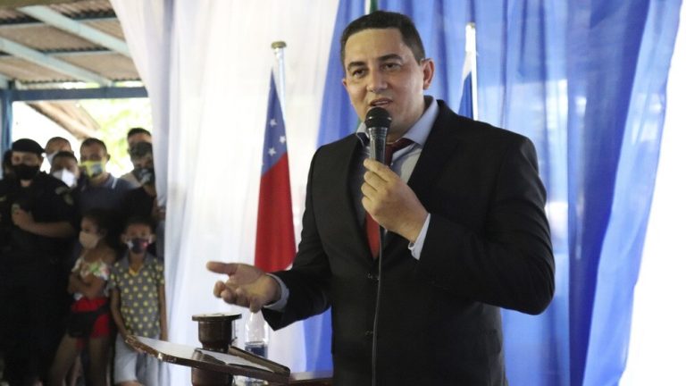 Prefeito de Borba promete agredir fisicamente vereadora
