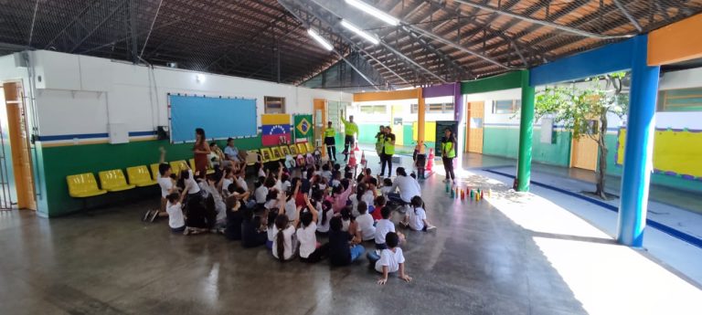 Trânsito seguro é tema de projeto levado à escola infantil de Manaus