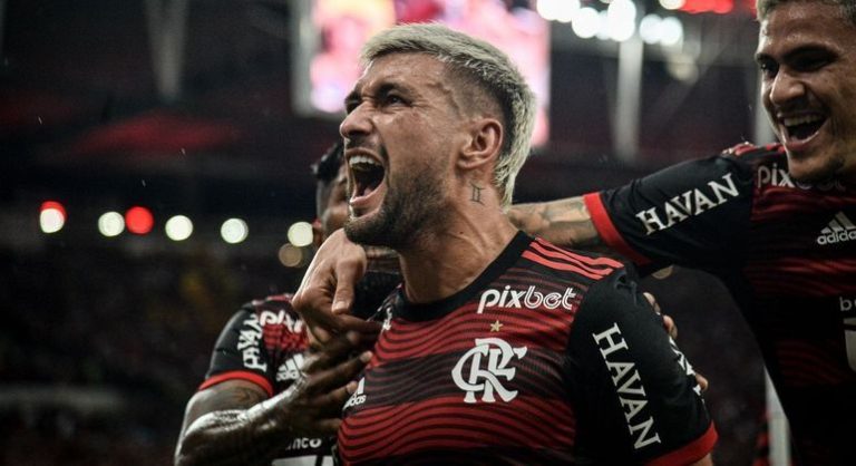 Flamengo vence São Paulo e avança para a final da Copa do Brasil