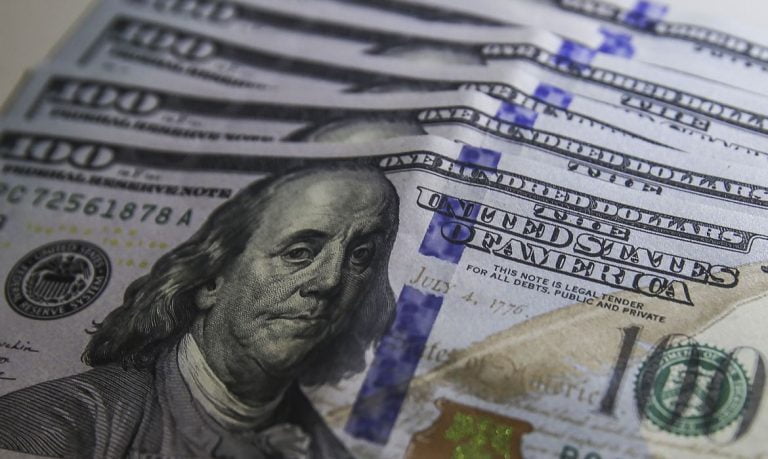 Moeda norte-americana encerrou a semana com alta de 1,02% e índice Ibovespa fechou em queda de 1,5% nesta sexta-feira