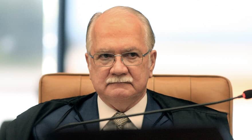 Fachin limita decretos de Bolsonaro sobre armas por risco de violência nas eleições