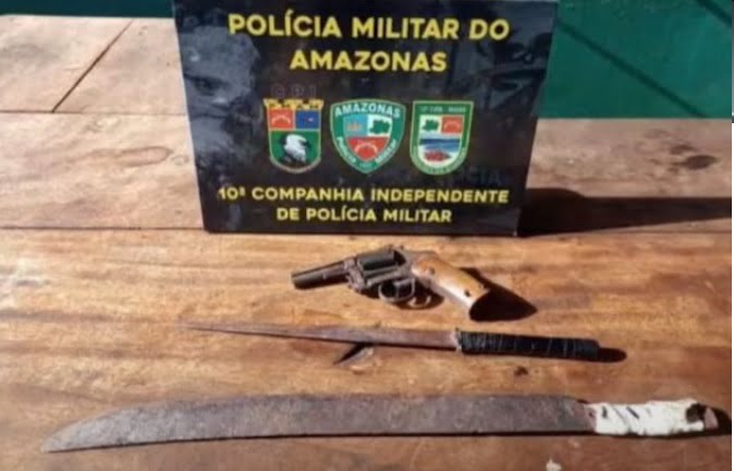 Homem é preso por ameaçar vizinhos com terçado em Maués