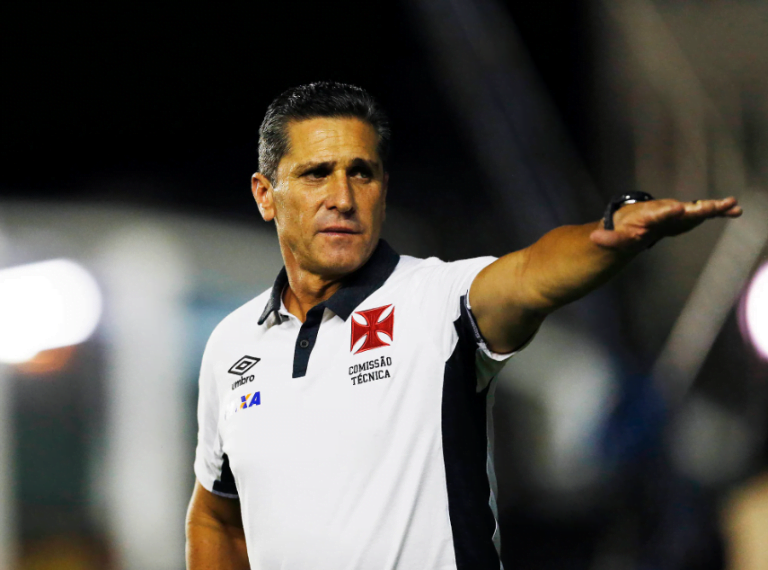 Vasco anuncia técnico Jorginho