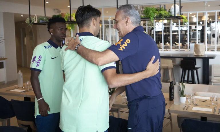 Vini Jr recebe apoio de colegas da seleção após ofensas racistas