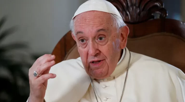 Papa diz que fornecer armas à Ucrânia é moralmente aceitável para autodefesa