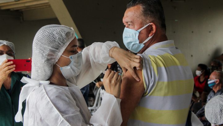 Imunossuprimidos podem receber a 5ª dose da vacina contra a Covid-19 em Manaus