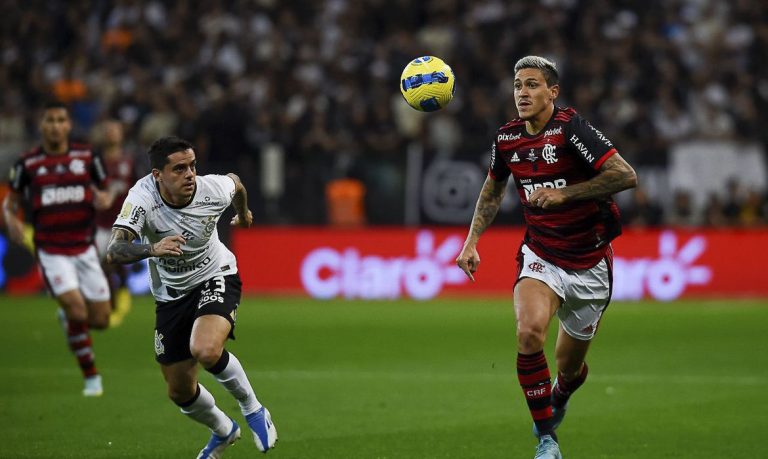 Flamengo e Corinthians buscam hoje título da Copa do Brasil